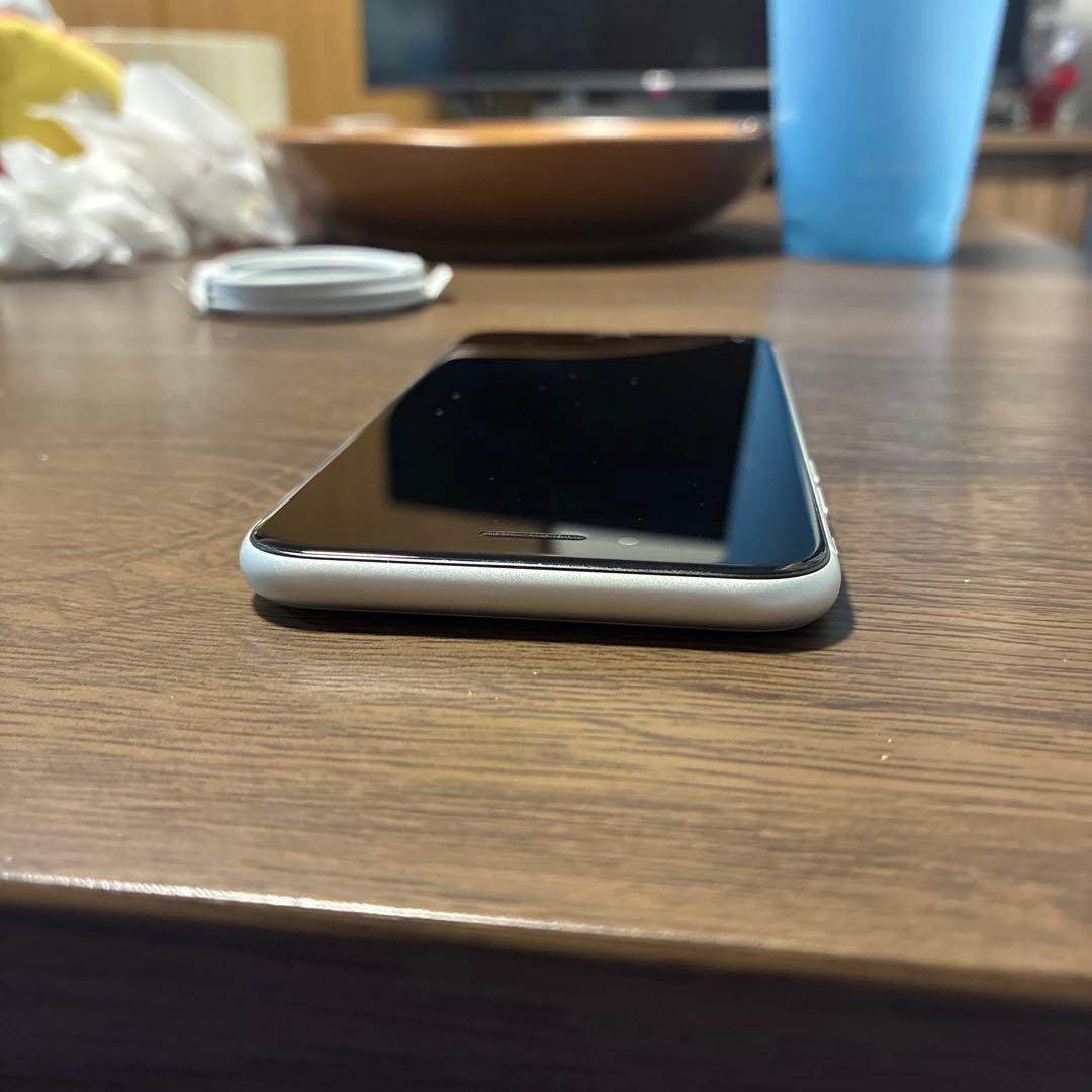 スマートフォン本体 iPhone se2 64GB