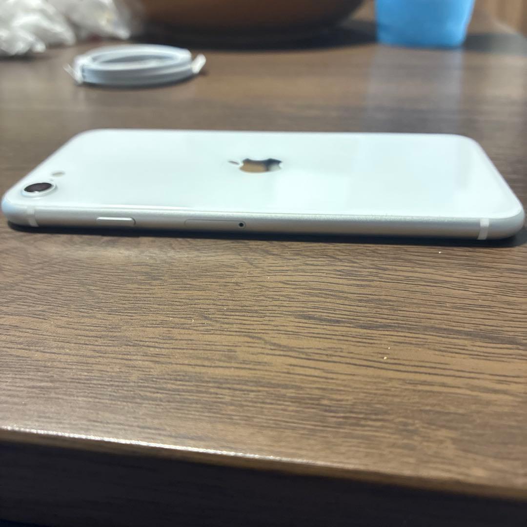 スマートフォン本体 iPhone se2 64GB