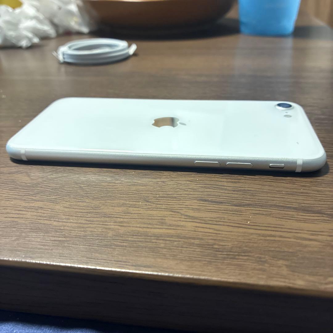スマートフォン本体 iPhone se2 64GB