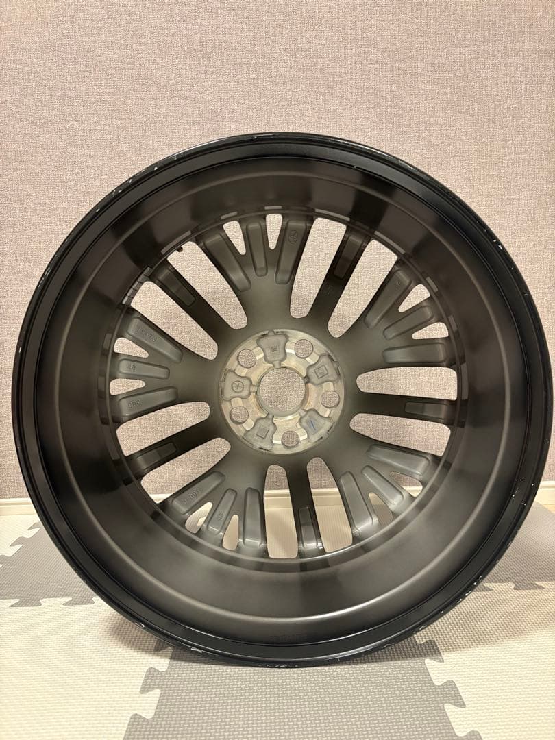 19インチ ブラック/シルバー アルミホイール