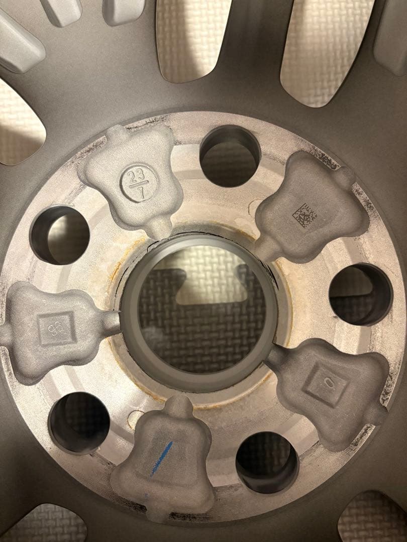 19インチ ブラック/シルバー アルミホイール