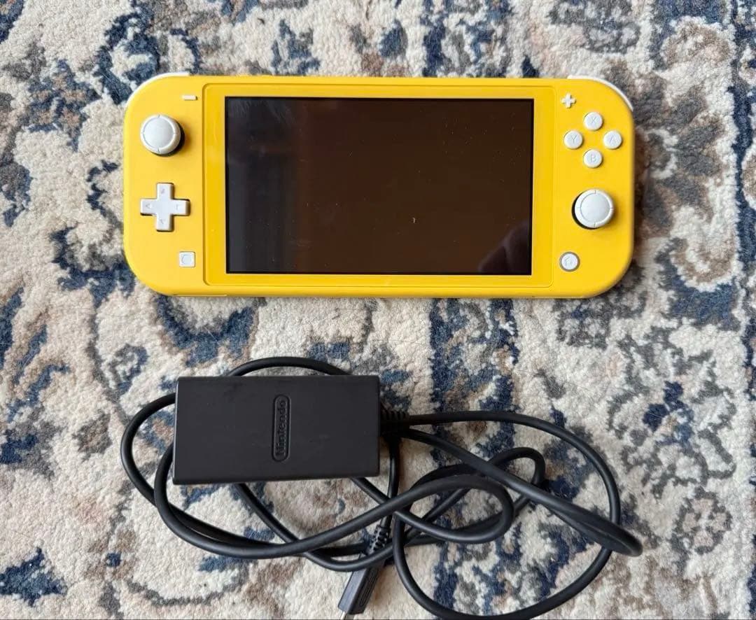 【美品】Nintendo Switch Lite イエロー　充電器付き