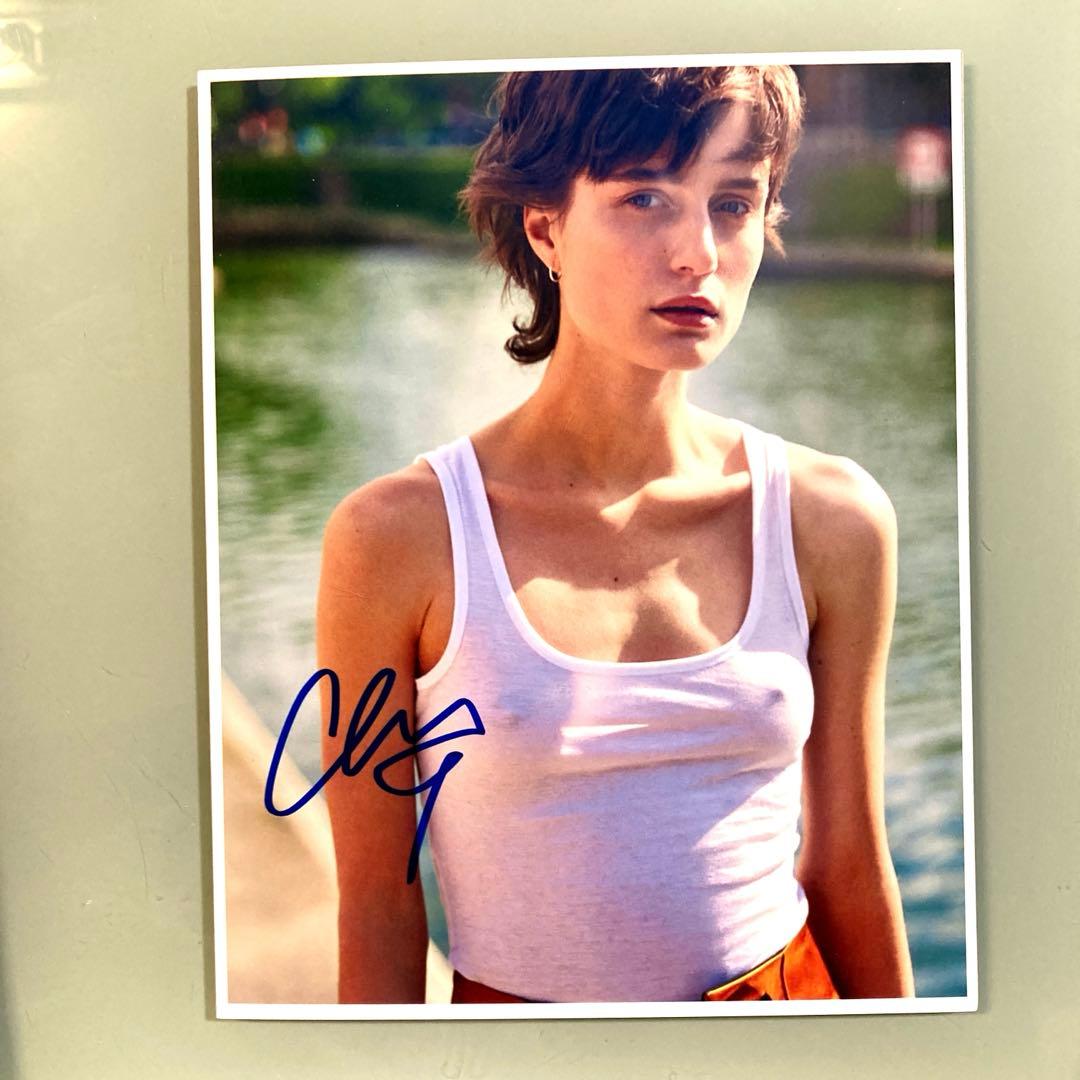 オリヴィアクック直筆サイン入り超大型写真…