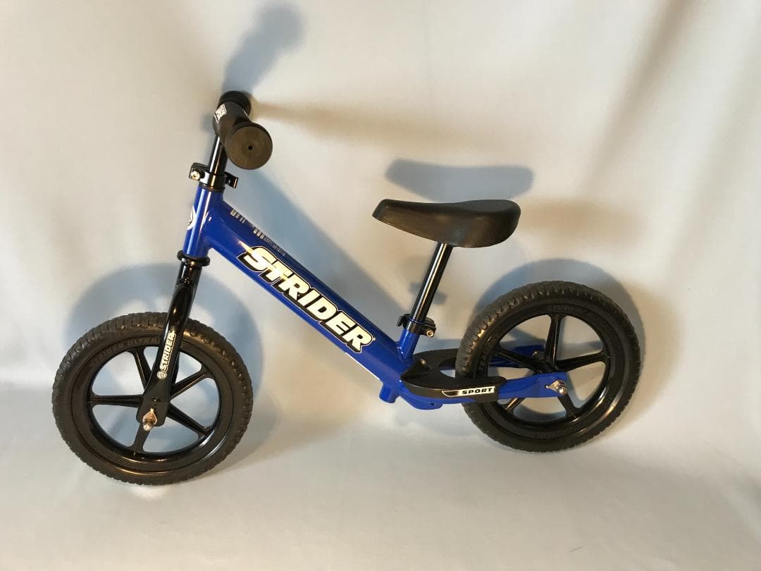 ストライダー　12スポーツ　ブルー
