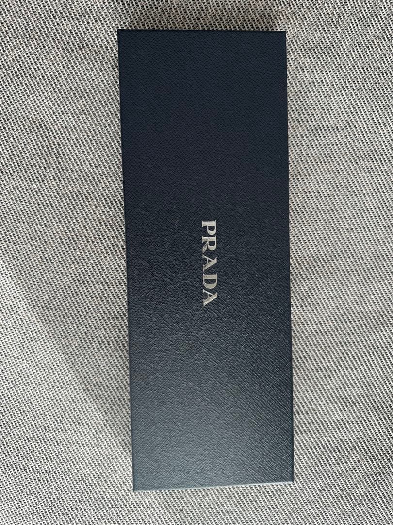 PRADA プラダ　ネクタイ　三角プレート