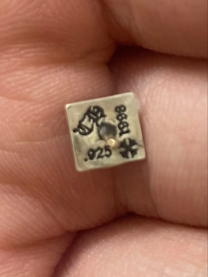 CHROME HEARTS クロムハーツ　ピラミッドスタッドシルバーピアス