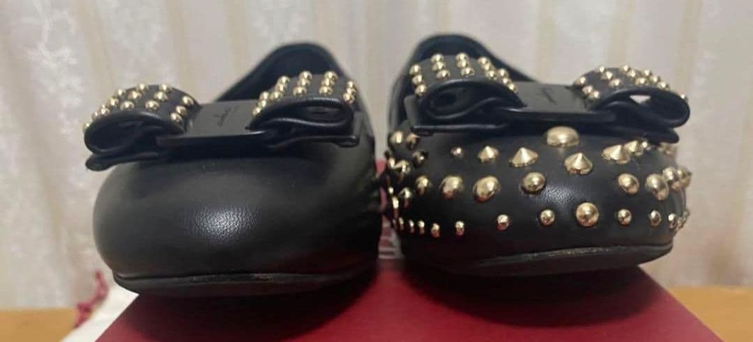 Salvatore Ferragamo ブラックスタッズバレエシューズ