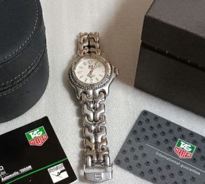TAG Heuer プロフェッショナル 200m 腕時計ケース＆カード付。