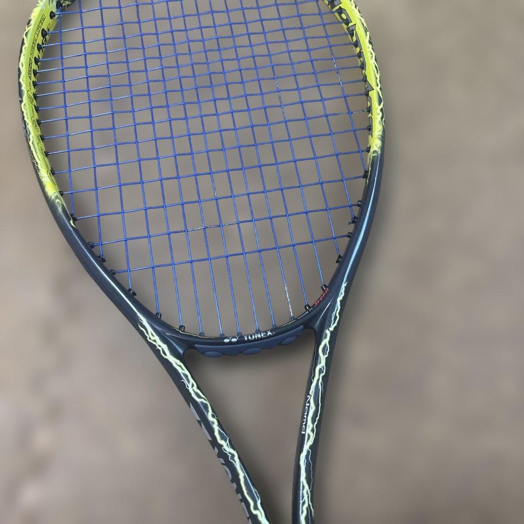 中古極美品ボルトレイジ 7SテニスラケットUL1ガットヨネックスゲイル26ポンド