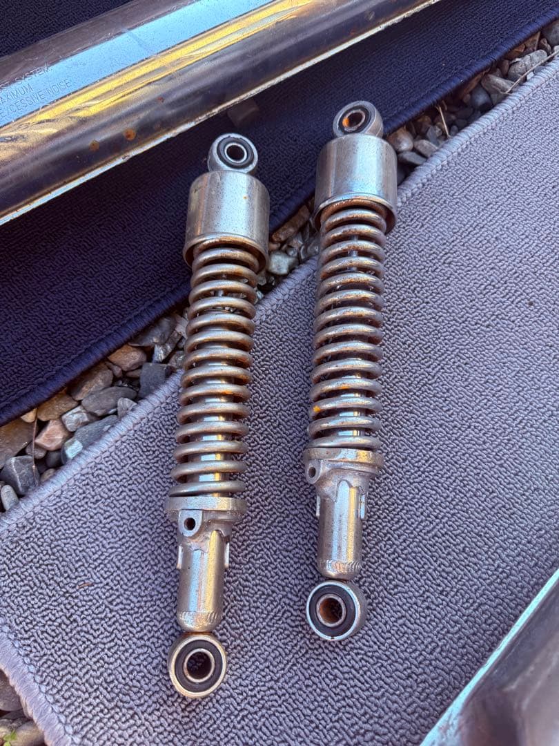 SUZUKI GT125 マフラー、サスペンション