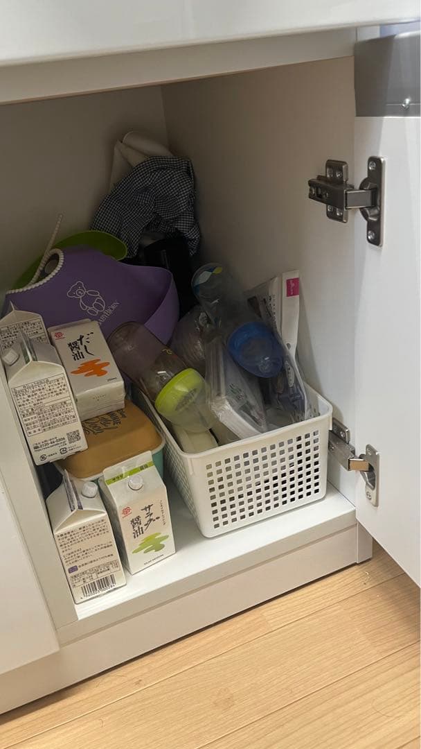 ホワイト木製食器棚 ガラス扉付き