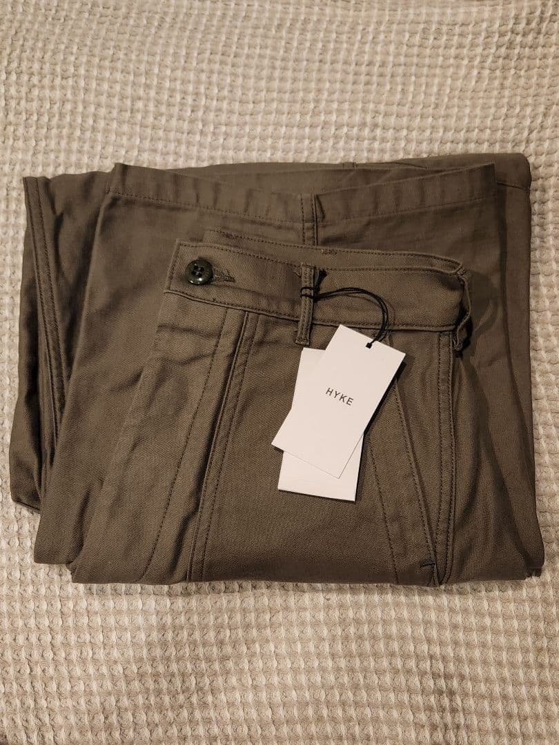 パンツ HYKE BACK SATIN BARREL-LEG PANTS