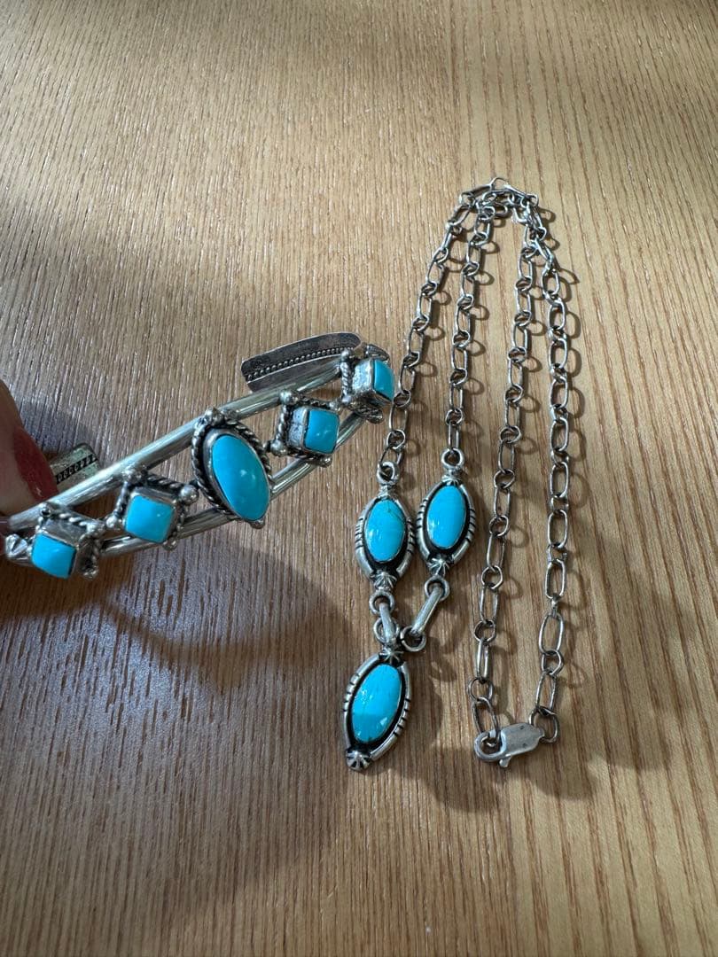 ターコイズのバングルとネックレスのセット