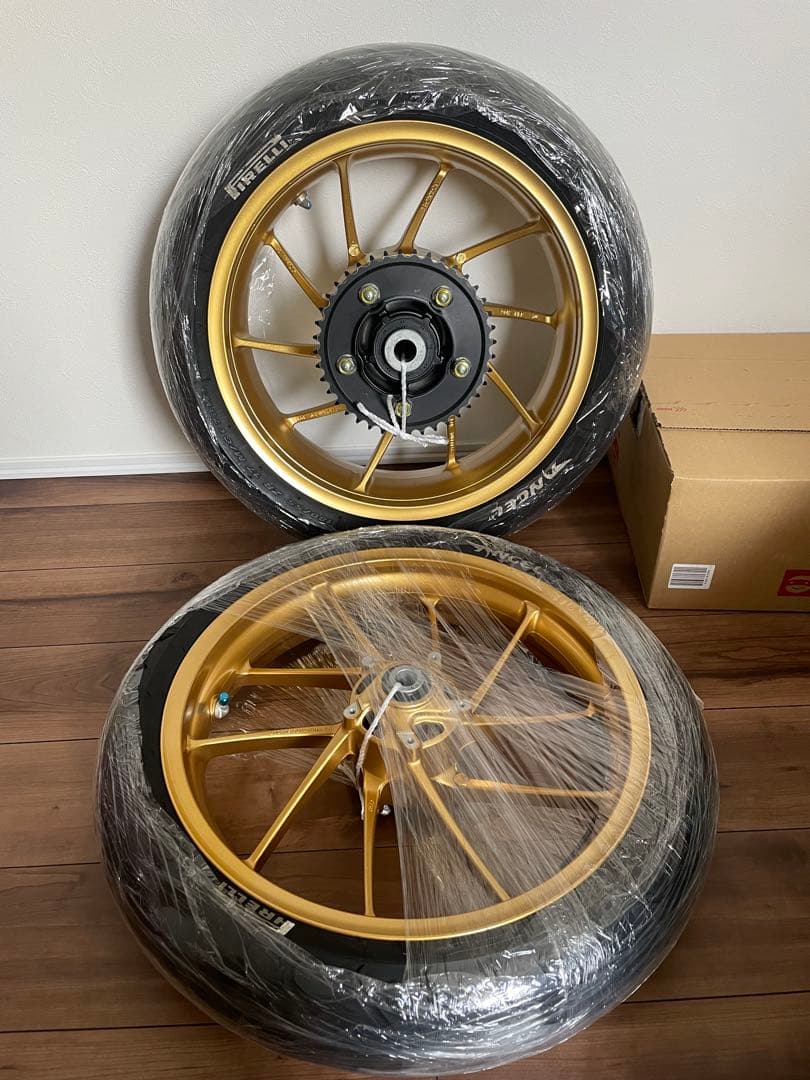 バイク　金ホイール【タイヤおまけ】