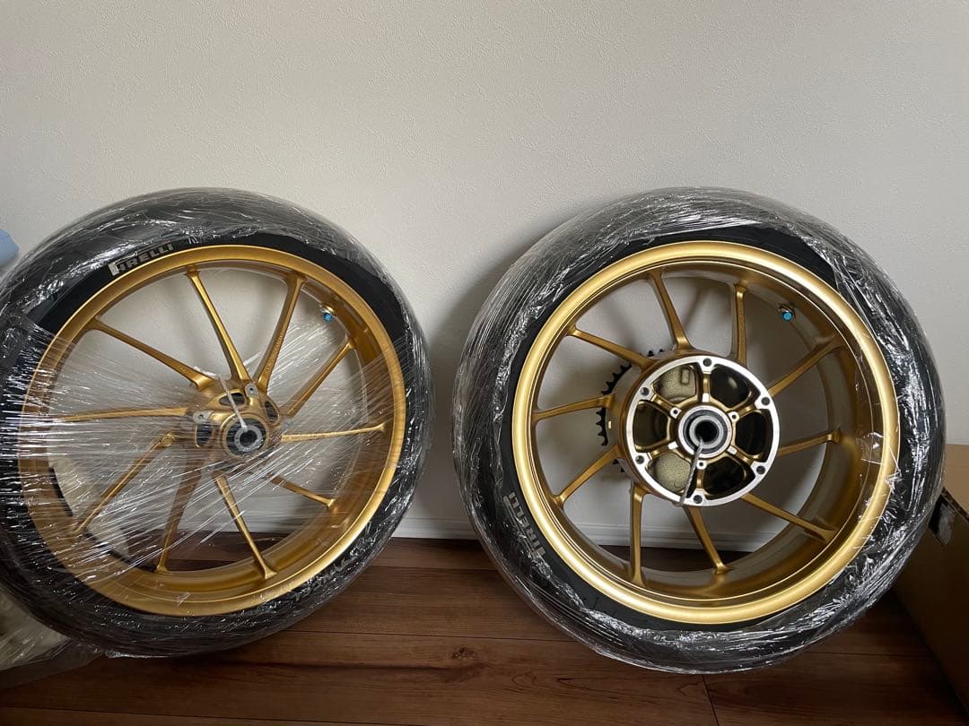 バイク　金ホイール【タイヤおまけ】