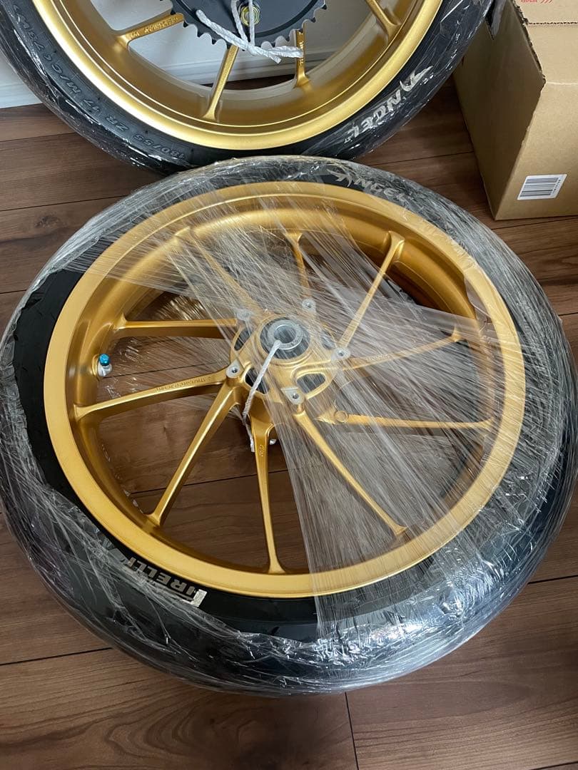 バイク　金ホイール【タイヤおまけ】