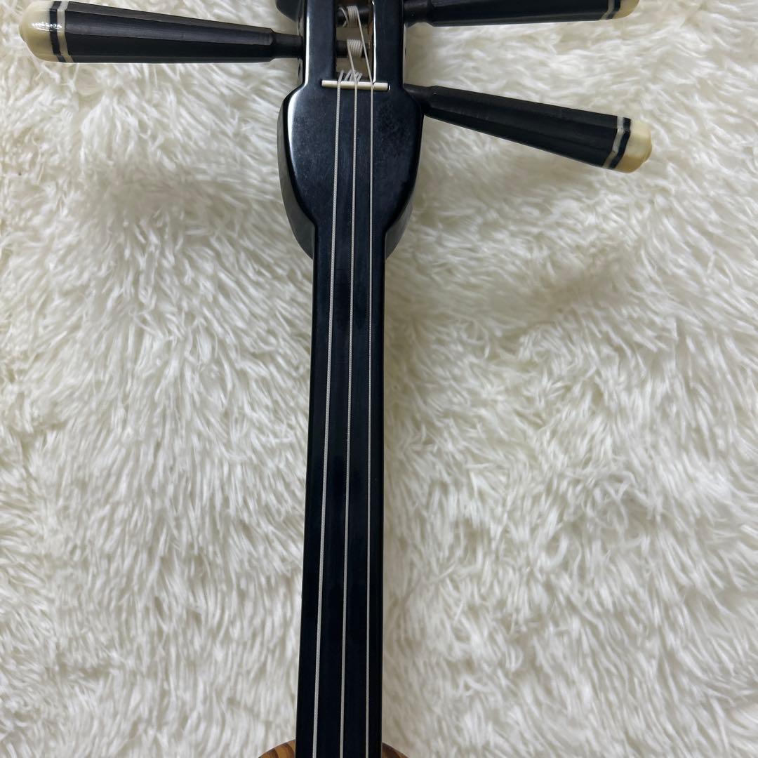 良品 沖縄 三線 蛇皮 黒漆 三味線 スタンド付き　初心者　入門