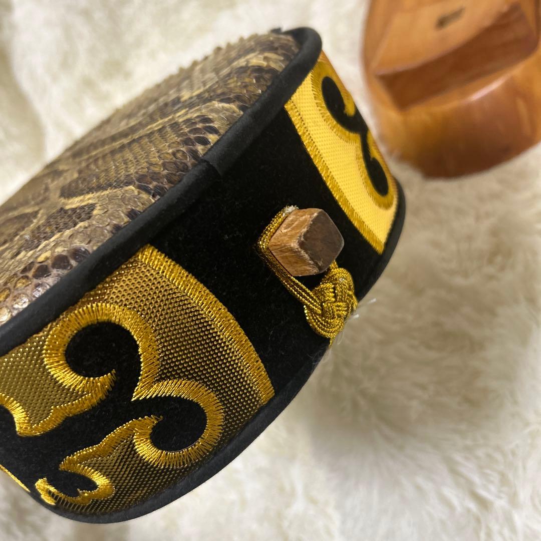 良品 沖縄 三線 蛇皮 黒漆 三味線 スタンド付き　初心者　入門