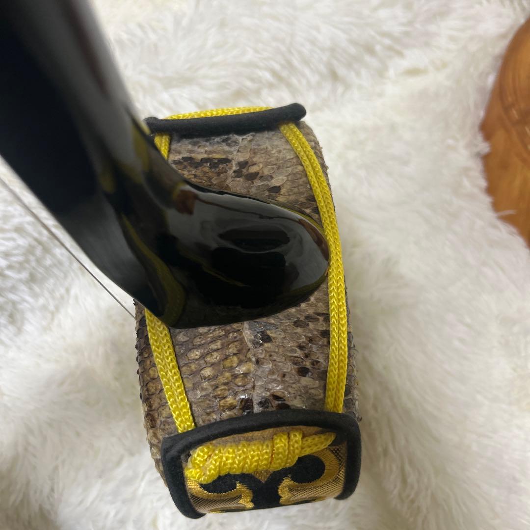 良品 沖縄 三線 蛇皮 黒漆 三味線 スタンド付き　初心者　入門