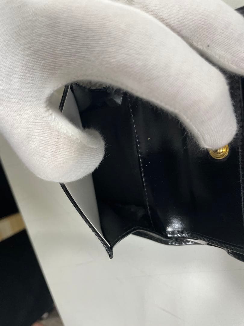 サルバトーレフェラガモ 本革 二つ折り財布 未使用品