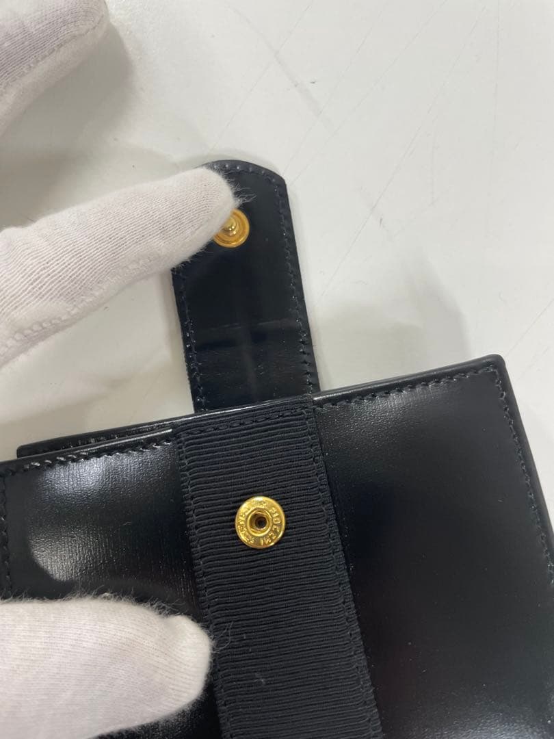 サルバトーレフェラガモ 本革 二つ折り財布 未使用品