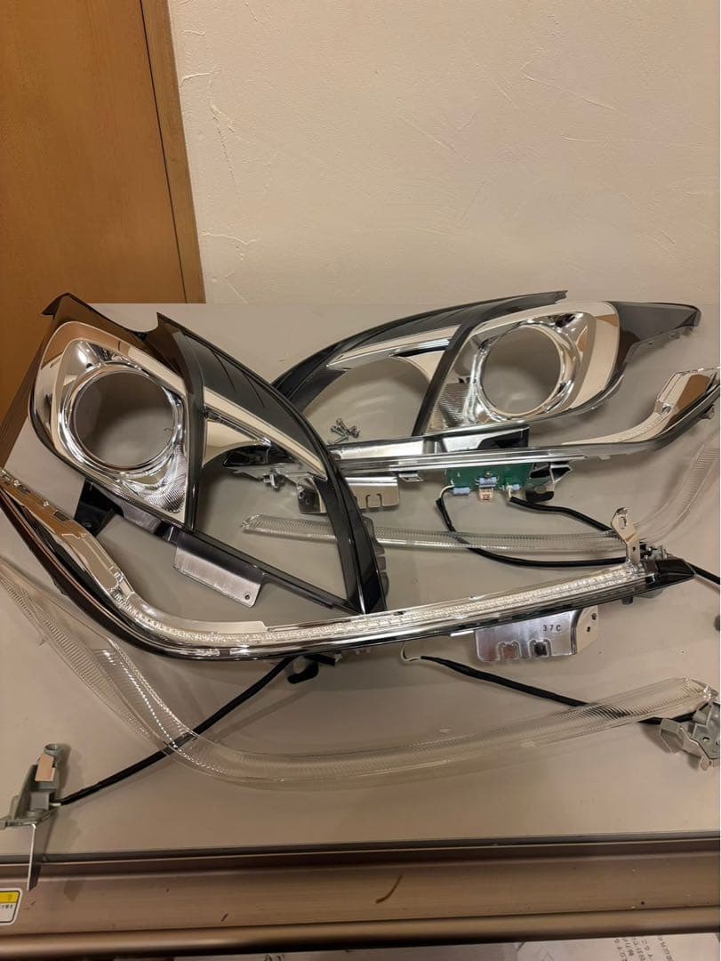 30プリウス　後期ヘッドライト　HID仕様