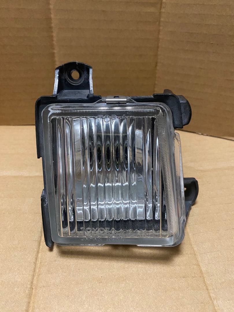 う*ま様 AE86 レビン　純正フォグランプ　右側