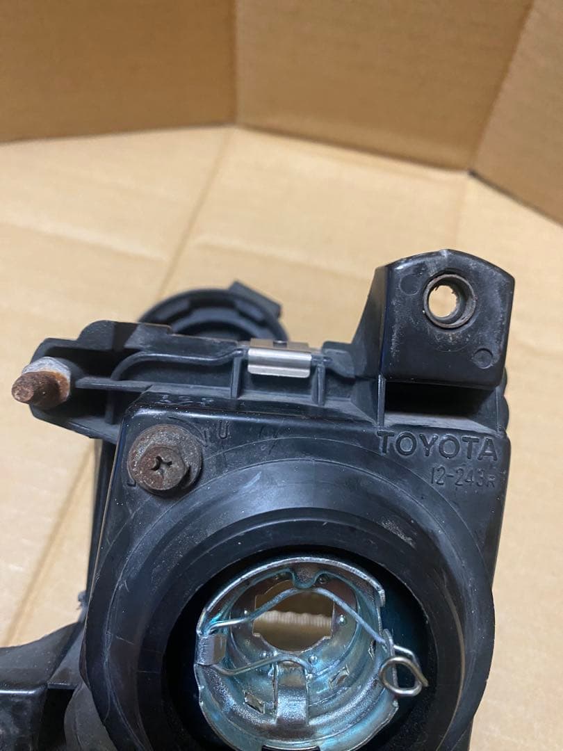 う*ま様 AE86 レビン　純正フォグランプ　右側