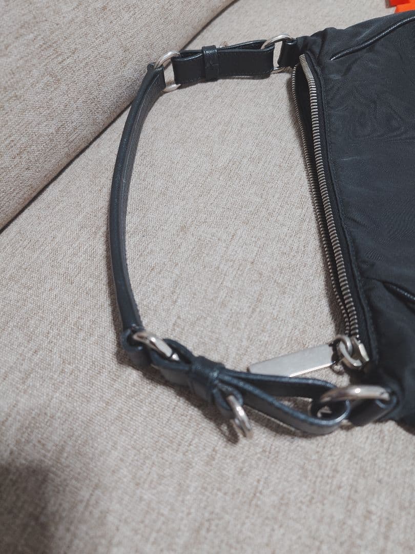 PRADA プラダ　ショルダーバッグ　三角プレート　 ビンテージ