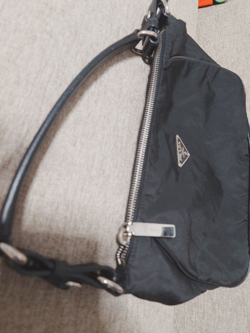 PRADA プラダ　ショルダーバッグ　三角プレート　 ビンテージ