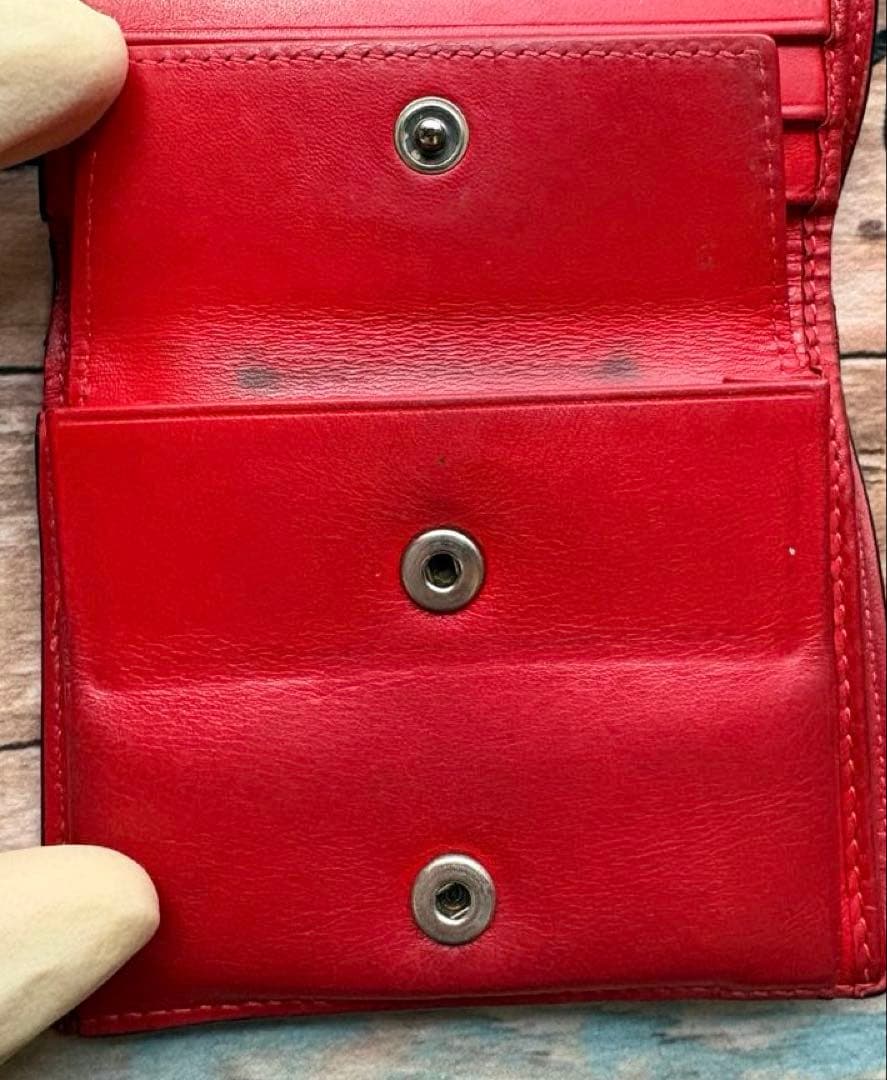 ✨人気✨　ルブタン スタッズ 二つ折り財布 黒 レッド