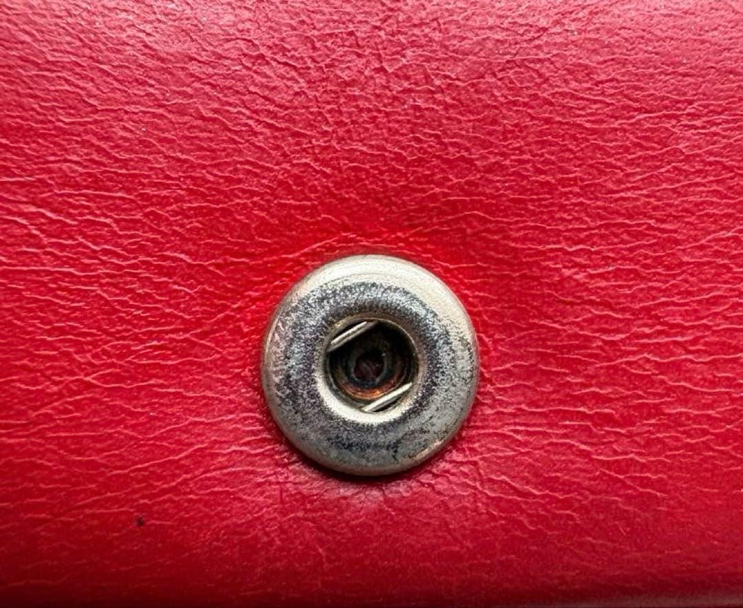 ✨人気✨　ルブタン スタッズ 二つ折り財布 黒 レッド