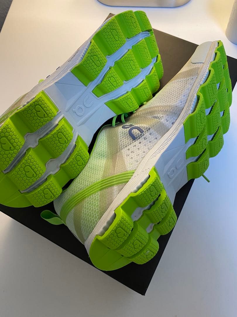 On (新品) Clouds racer ( 30 cm)