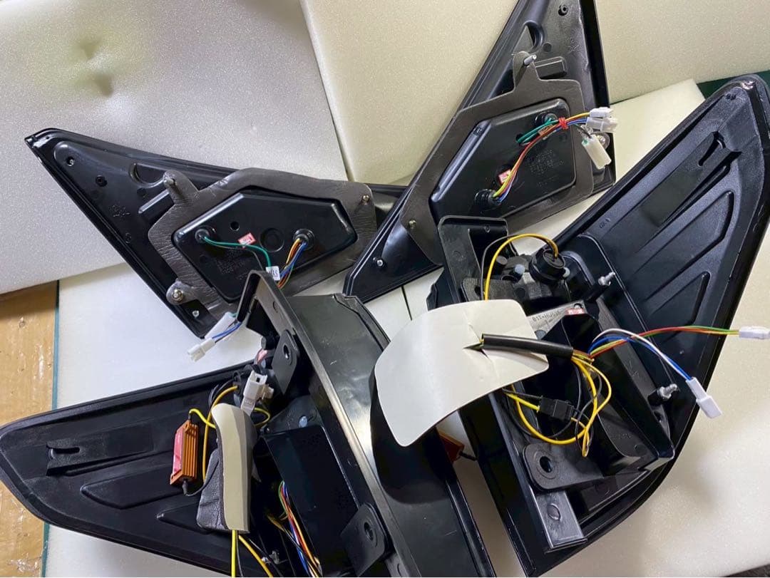 アウトレット品☆クリスタルアイ 20系アルヴェル用　ファイバーLEDテールV3