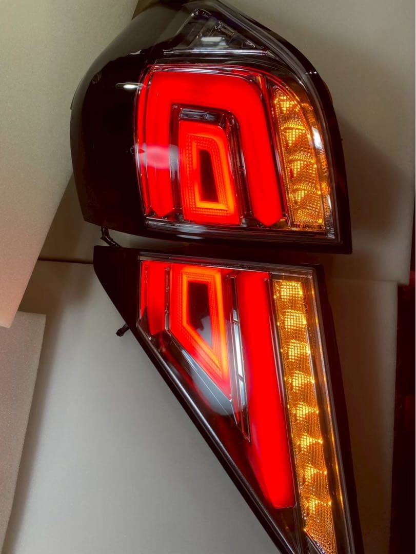 アウトレット品☆クリスタルアイ 20系アルヴェル用　ファイバーLEDテールV3