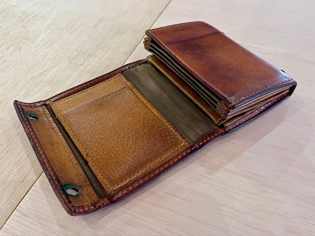 m+ エムピウ　二つ折り財布