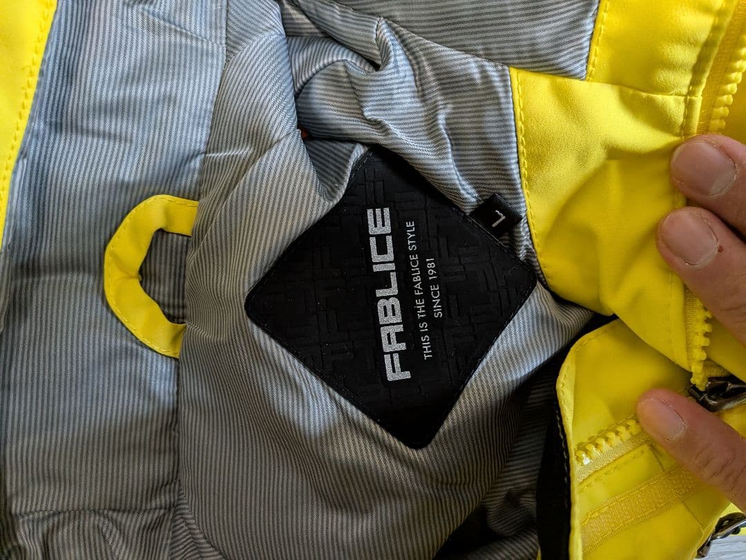 FABLICE 防水イエロージャケット