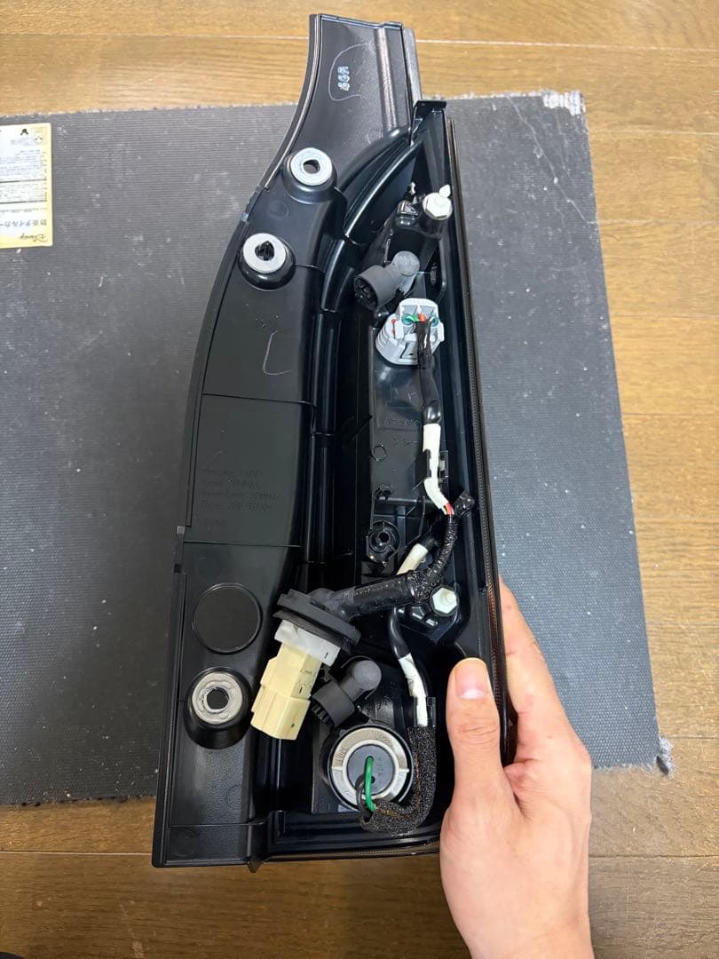 スペシア純正テールランプ