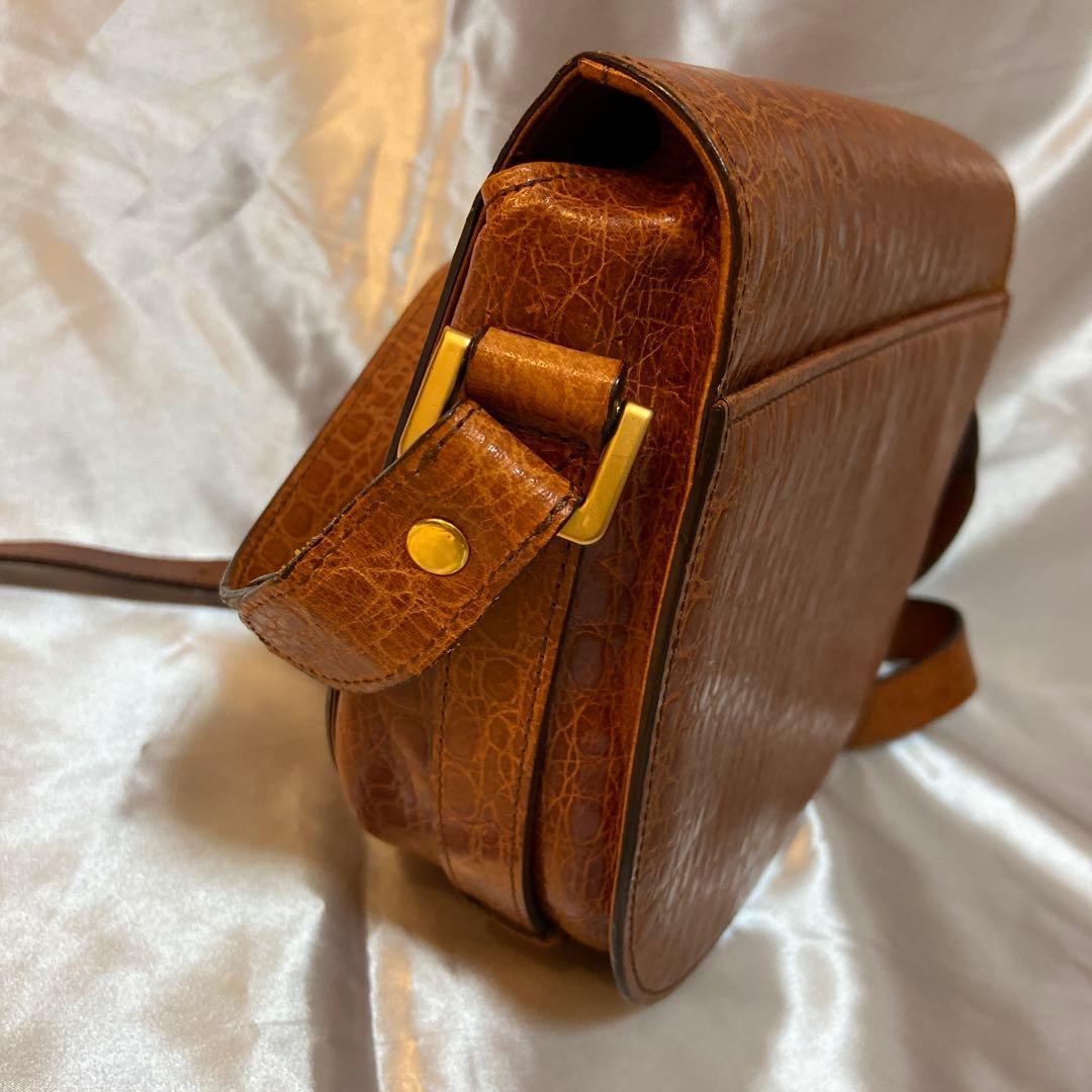 valentino garavani オールレザーショルダーバッグ ハーフムーン