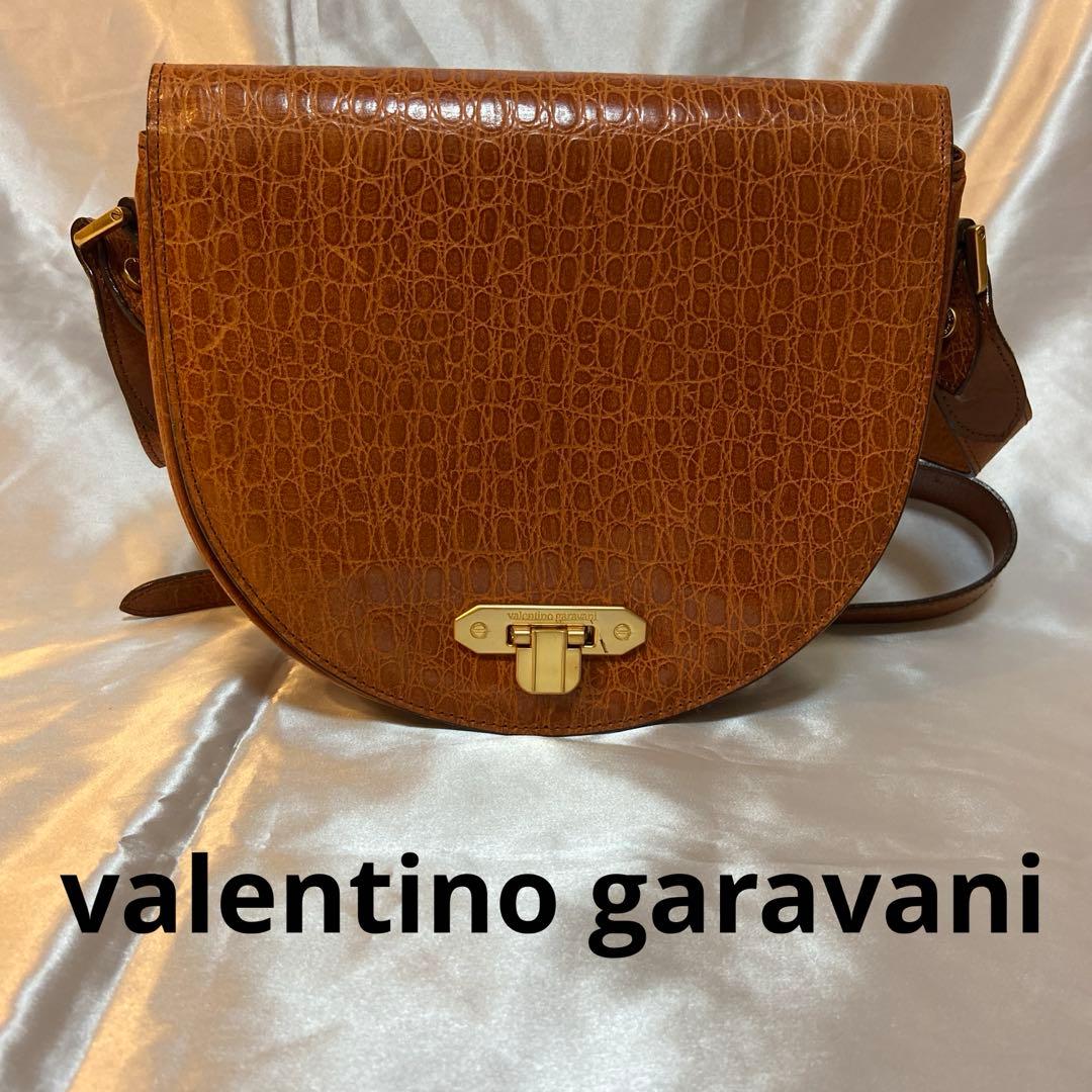 valentino garavani オールレザーショルダーバッグ ハーフムーン