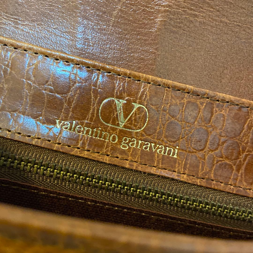 valentino garavani オールレザーショルダーバッグ ハーフムーン