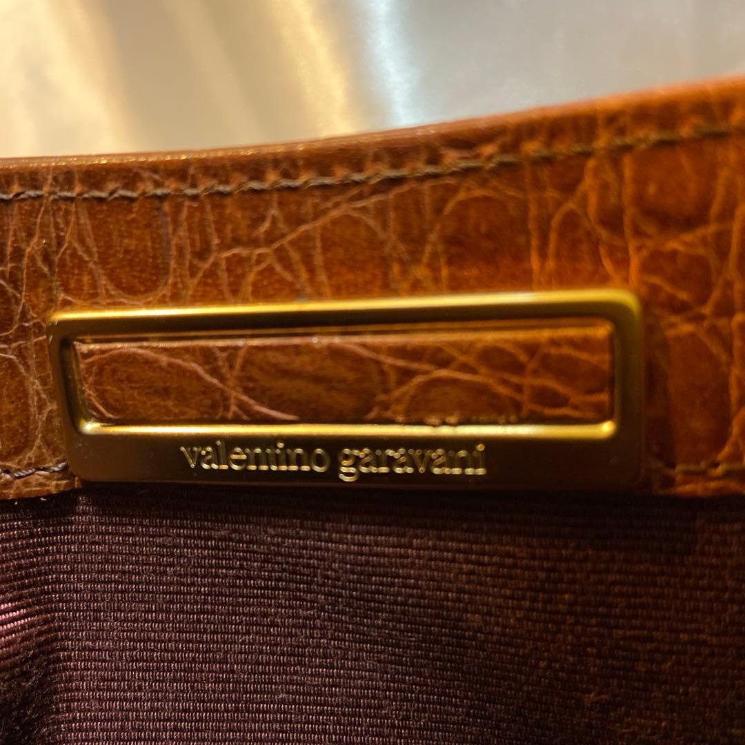 valentino garavani オールレザーショルダーバッグ ハーフムーン