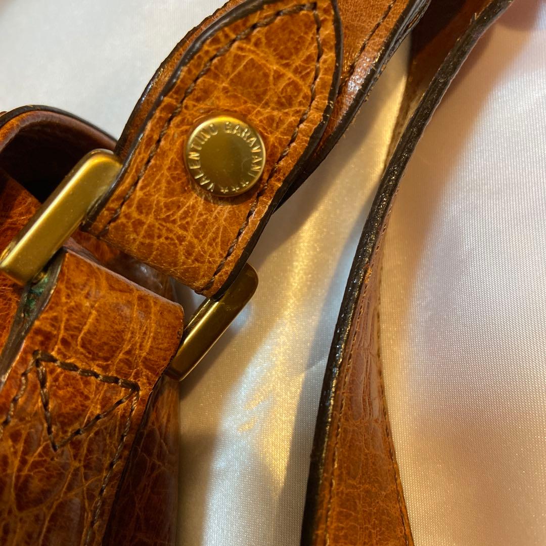 valentino garavani オールレザーショルダーバッグ ハーフムーン