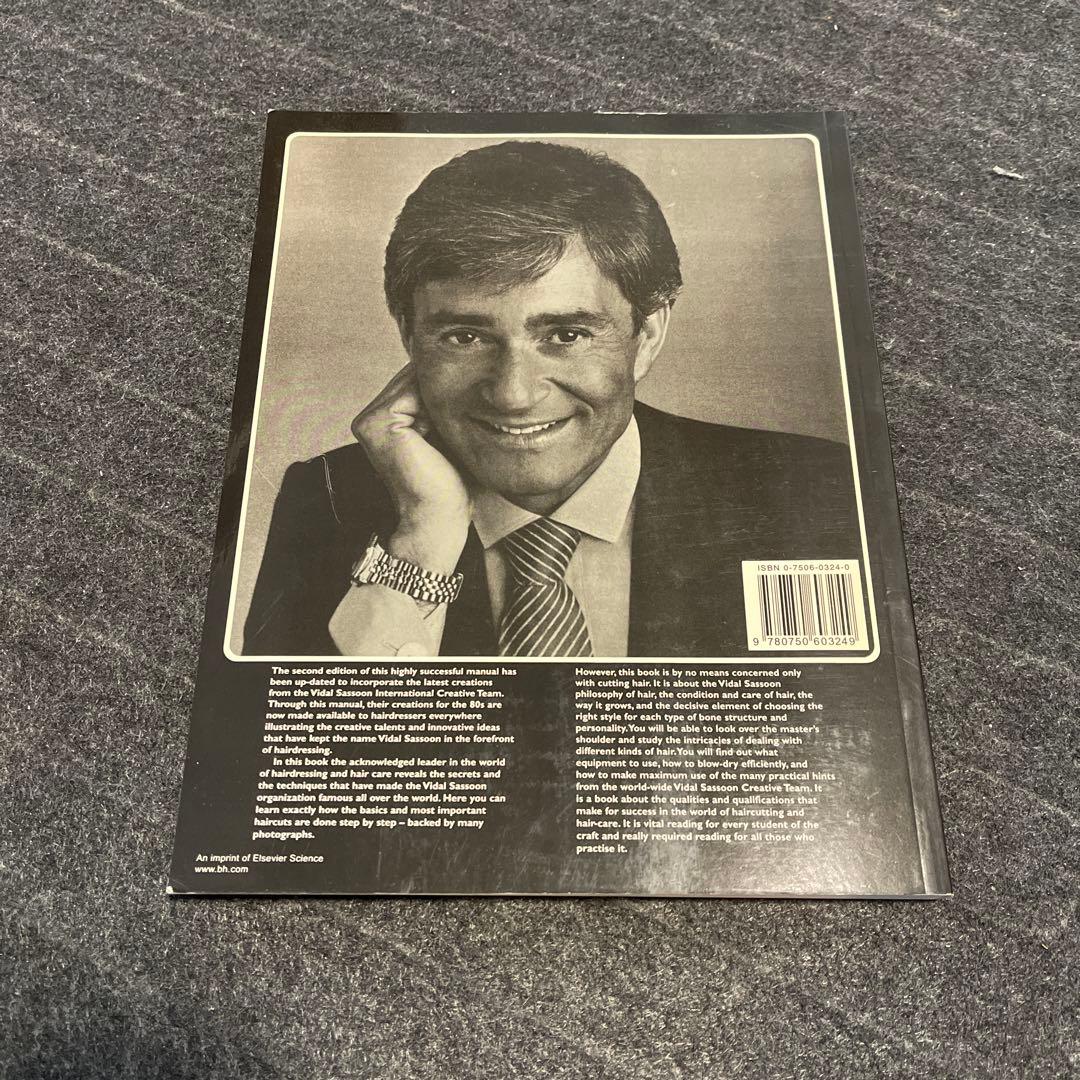 Cutting Hair the Vidal Sassoon Way 改訂版