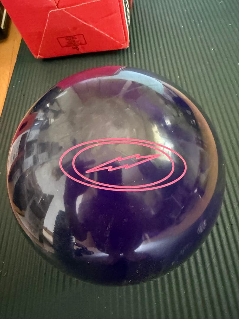 美品 Typhoon ボウリングボール 15 lb 4 oz