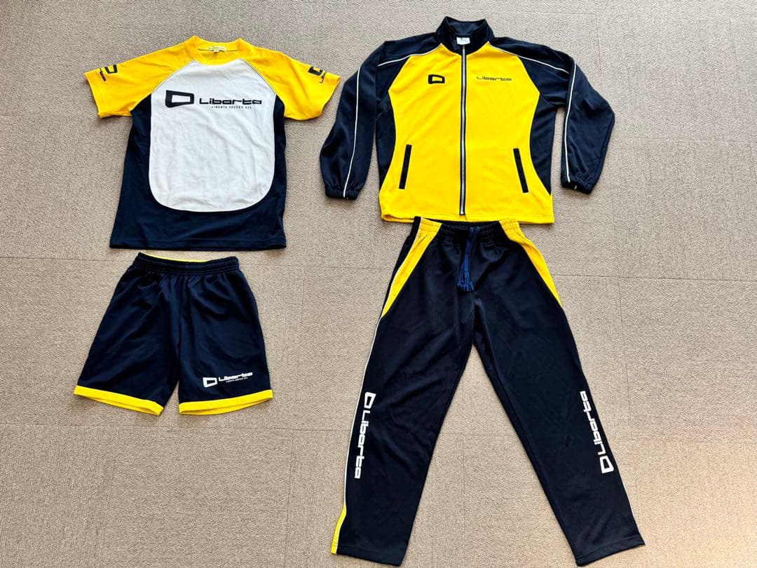 リベルタ サッカーユニフォーム 145cm ジャージ上下＆ソックス レガース付き