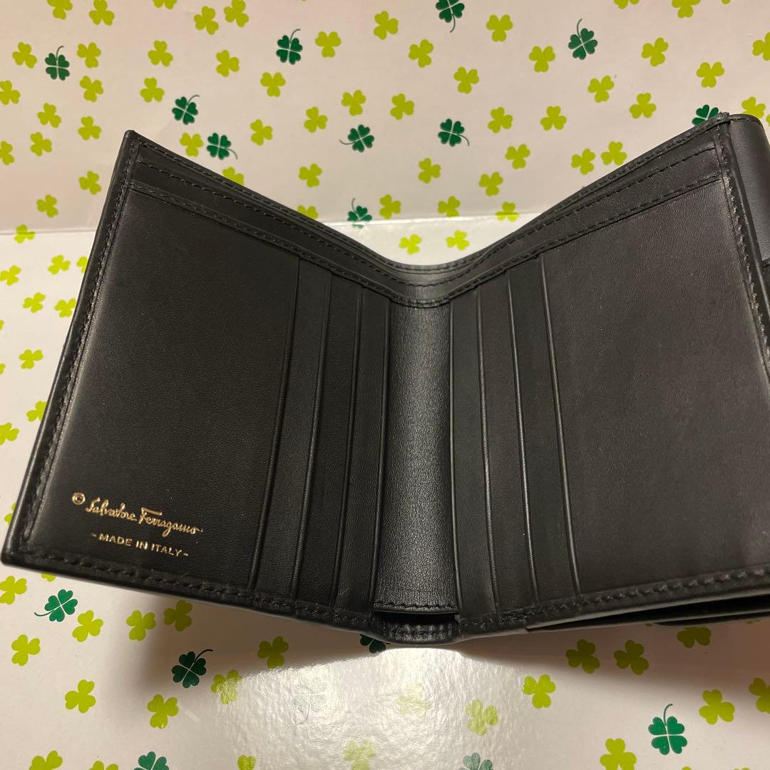 Salvatore Ferragamo ブラック二つ折り財布　フェラガモ