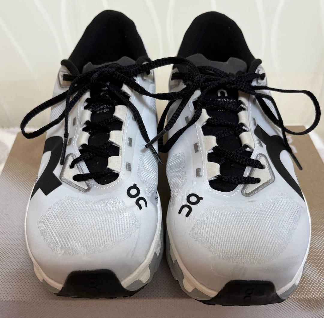 On Cloudmonster Hyper グレー/ホワイト 8M