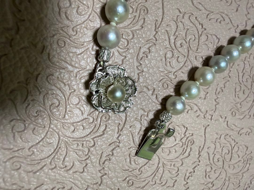 パールネックレス 花型シルバー留め具