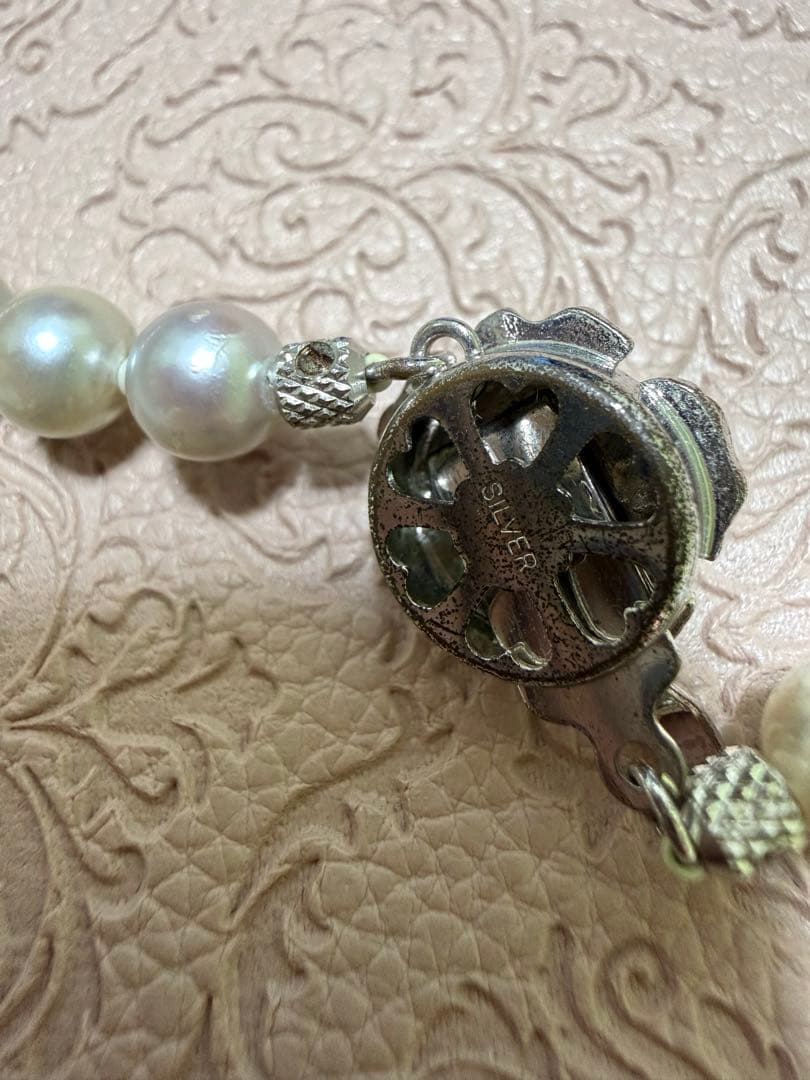 パールネックレス 花型シルバー留め具